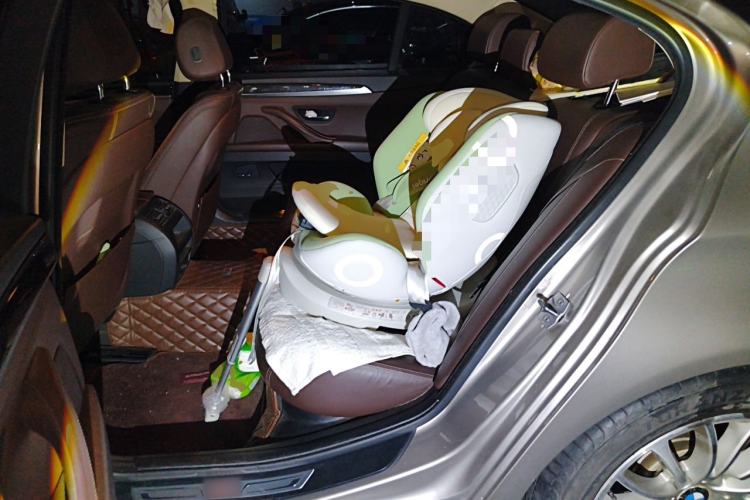 Used BMW 5 Series 2017 525Li Luxury Design Package Left Rear Seat