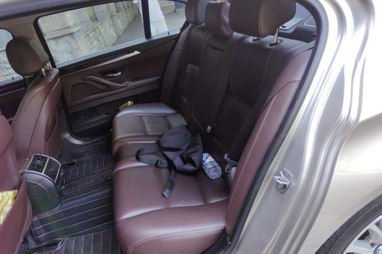 Used BMW 5 Series 2017 525Li Luxury Design Package Left Rear Seat