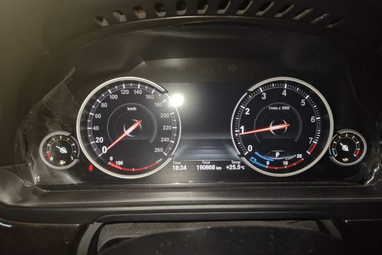 Used BMW 5 Series 2017 528Li Leading Model Odometer Close Up