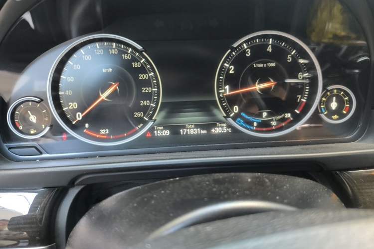 Used BMW 5 Series 2017 525Li Luxury Design Package Odometer Close Up