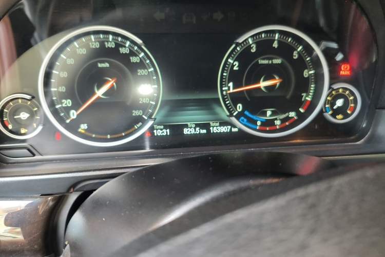 Used BMW 5 Series 2017 525Li Leading Model Odometer Close Up