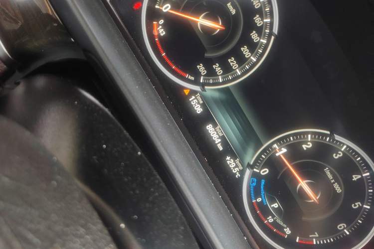 Used BMW 5 Series 2017 525Li Luxury Design Package Odometer Close Up