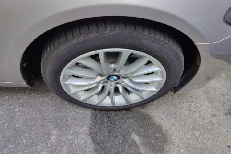 Used BMW 5 Series 2017 525Li Luxury Design Package Right Front Wheel Hub