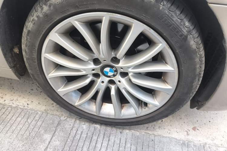 Used BMW 5 Series 2017 525Li Luxury Design Package Right Front Wheel Hub