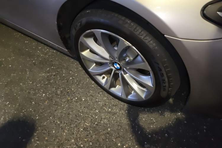 Used BMW 5 Series 2017 525Li Leading Model Right Front Wheel Hub