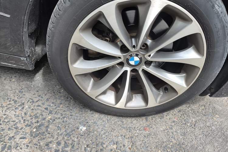 Used BMW 5 Series 2017 525Li Leading Model Right Front Wheel Hub