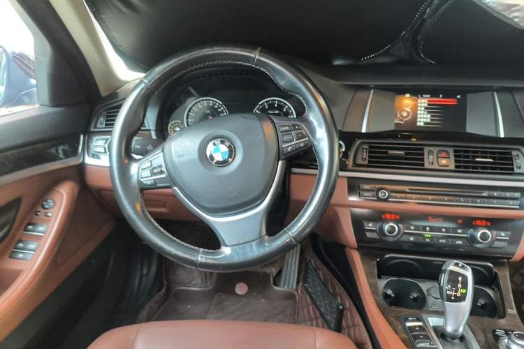 Used BMW 5 Series 2017 525Li Leading Model Steering Wheel