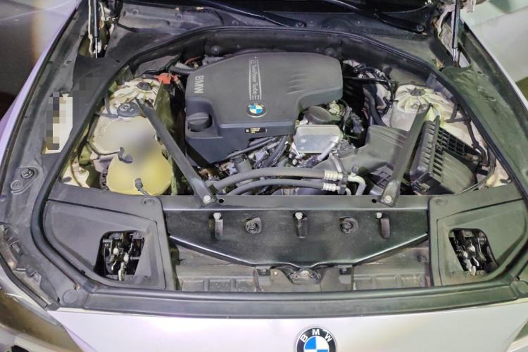 Used BMW 5 Series 2017 520Li Elegant Edition Engine Bay