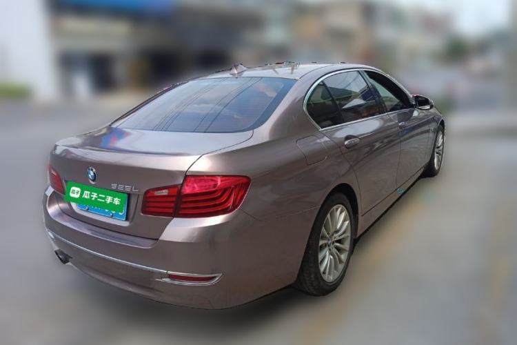 Used BMW 5 Series 2017 525Li Luxury Design Package Rear Right 45 Deg