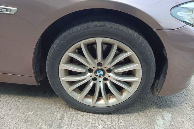Used BMW 5 Series 2017 525Li Luxury Design Package Right Front Wheel Hub