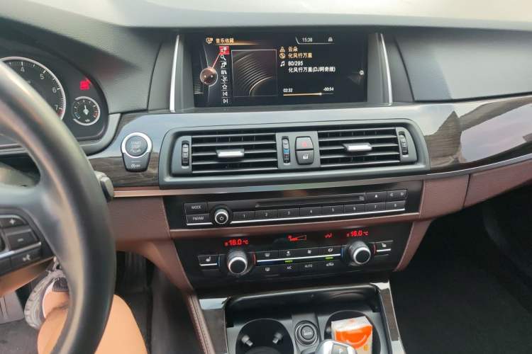 Used BMW 5 Series 2017 525Li Luxury Design Package Audio And AC Panel