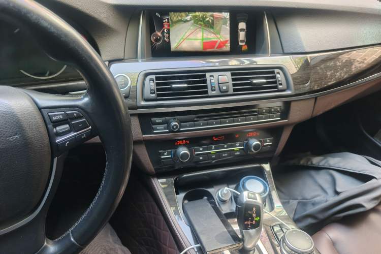 Used BMW 5 Series 2017 525Li Luxury Design Package Audio And AC Panel