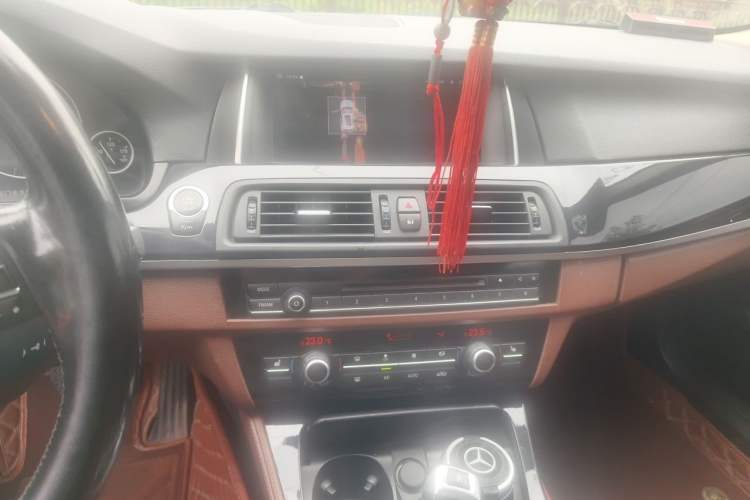 Used BMW 5 Series 2017 520Li Elegant Edition Audio And AC Panel