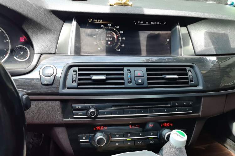 Used BMW 5 Series 2017 525Li Luxury Design Package Audio And AC Panel
