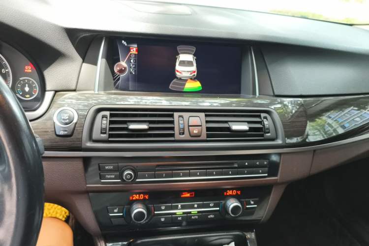 Used BMW 5 Series 2017 525Li Luxury Design Package Audio And AC Panel