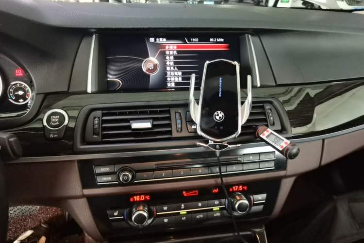 Used BMW 5 Series 2017 525Li Luxury Design Package Audio And AC Panel