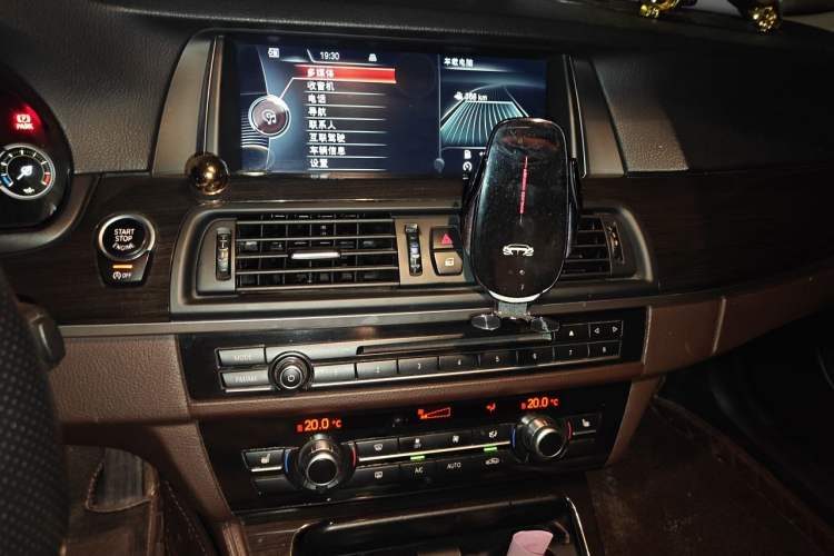 Used BMW 5 Series 2017 525Li Luxury Design Package Audio And AC Panel