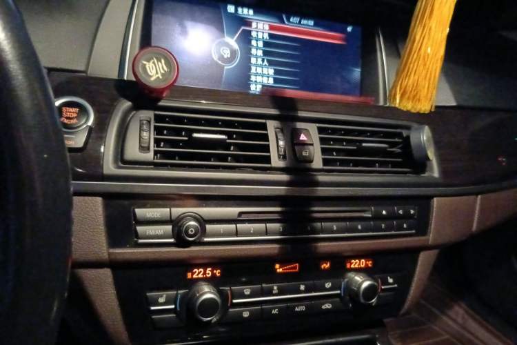 Used BMW 5 Series 2017 525Li Luxury Design Package Audio And AC Panel