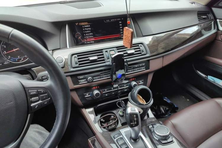 Used BMW 5 Series 2017 525Li Luxury Design Package Audio And AC Panel