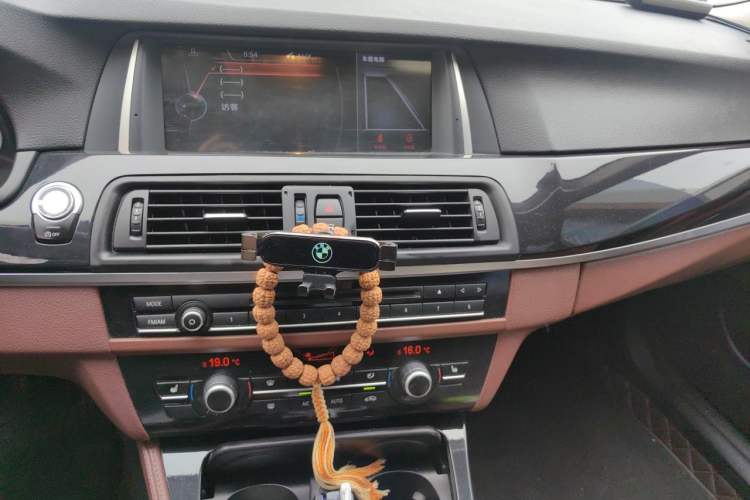 Used BMW 5 Series 2017 520Li Elegant Edition Audio And AC Panel