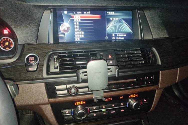 Used BMW 5 Series 2017 525Li Luxury Design Package Audio And AC Panel