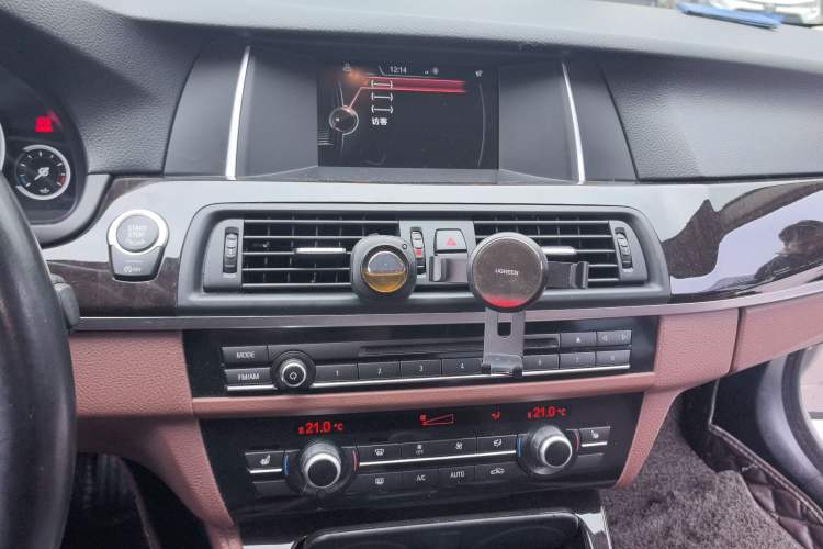 Used BMW 5 Series 2017 525Li Leading Model Audio And AC Panel