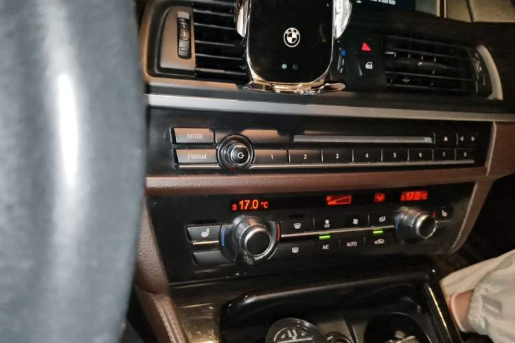 Used BMW 5 Series 2017 525Li Luxury Design Package Audio And AC Panel