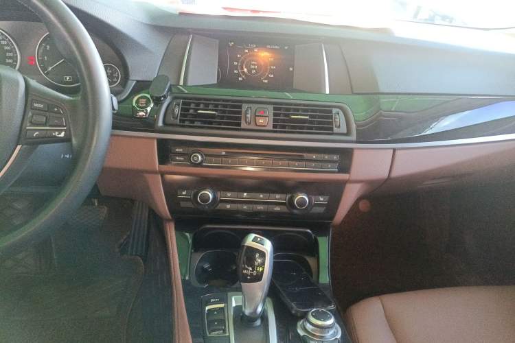 Used BMW 5 Series 2017 520Li Elegant Edition Audio And AC Panel