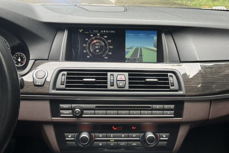 Used BMW 5 Series 2017 525Li Luxury Design Package Audio And AC Panel