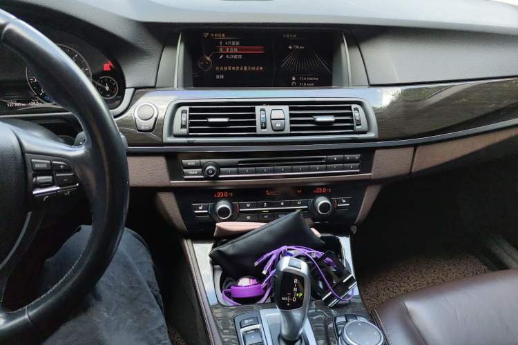 Used BMW 5 Series 2017 525Li Luxury Design Package Audio And AC Panel