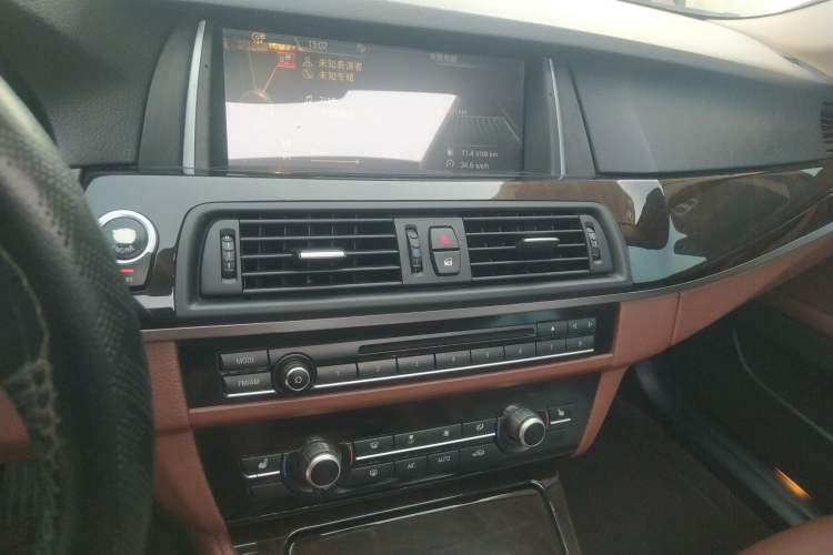 Used BMW 5 Series 2017 525Li Leading Model Audio And AC Panel
