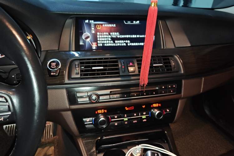 Used BMW 5 Series 2017 525Li Luxury Design Package Audio And AC Panel