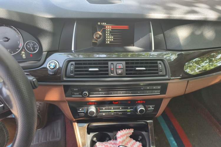 Used BMW 5 Series 2017 525Li Leading Model Audio And AC Panel