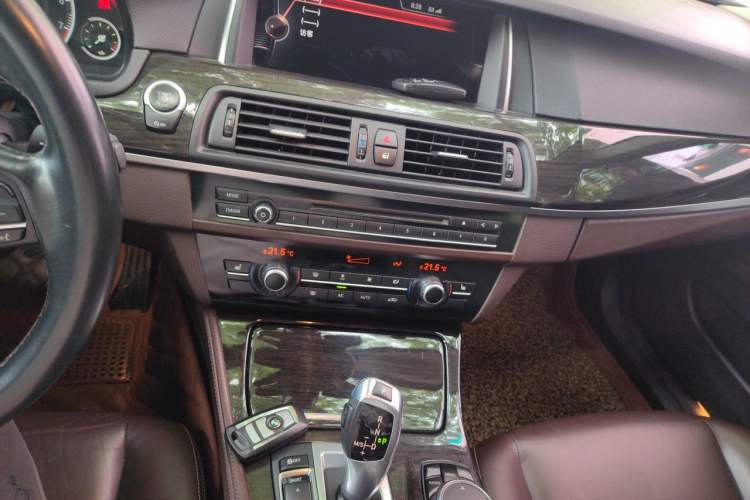 Used BMW 5 Series 2017 525Li Luxury Design Package Audio And AC Panel