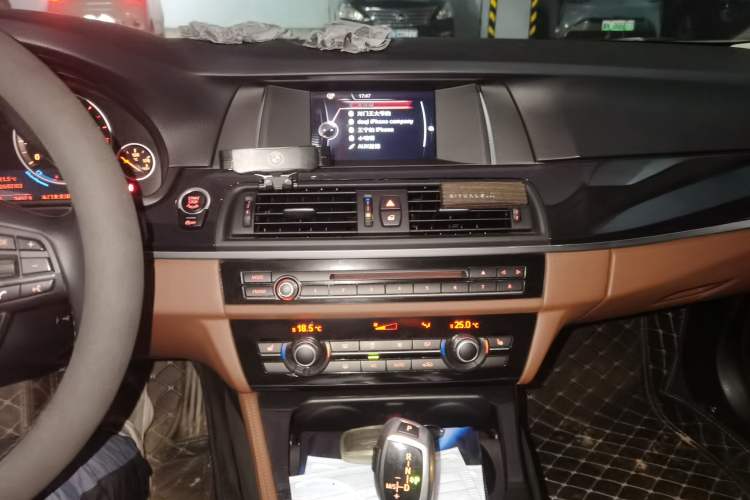 Used BMW 5 Series 2017 520Li Elegant Edition Audio And AC Panel