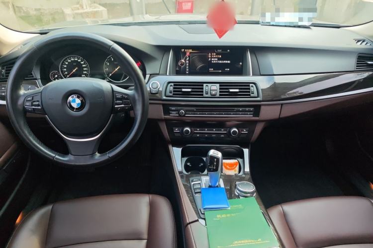 Used BMW 5 Series 2017 525Li Luxury Design Package Center Console