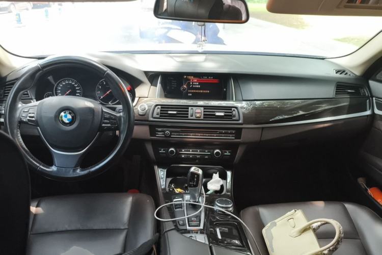 Used BMW 5 Series 2017 525Li Luxury Design Package Center Console