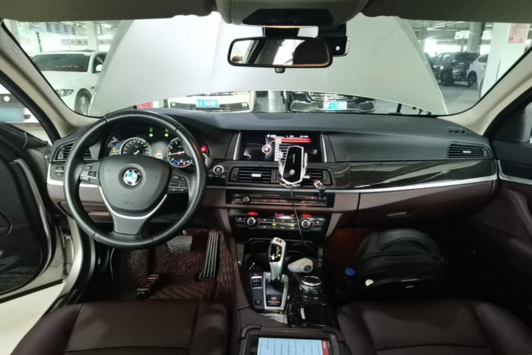 Used BMW 5 Series 2017 525Li Luxury Design Package Center Console
