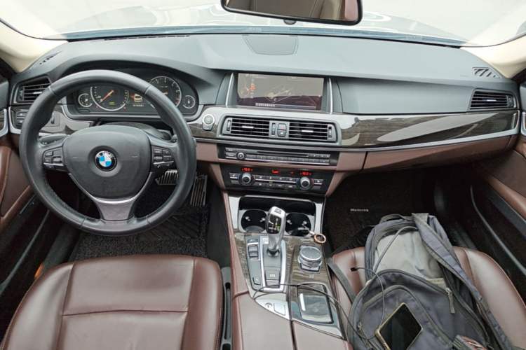 Used BMW 5 Series 2017 525Li Luxury Design Package Center Console