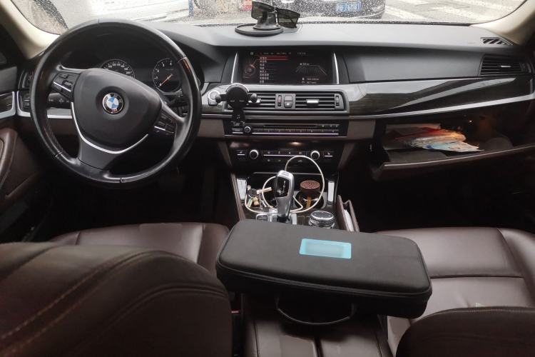 Used BMW 5 Series 2017 525Li Luxury Design Package Center Console