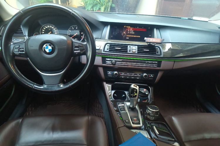 Used BMW 5 Series 2017 525Li Luxury Design Package Center Console