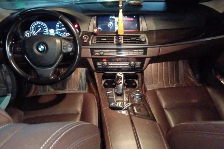 Used BMW 5 Series 2017 525Li Luxury Design Package Center Console