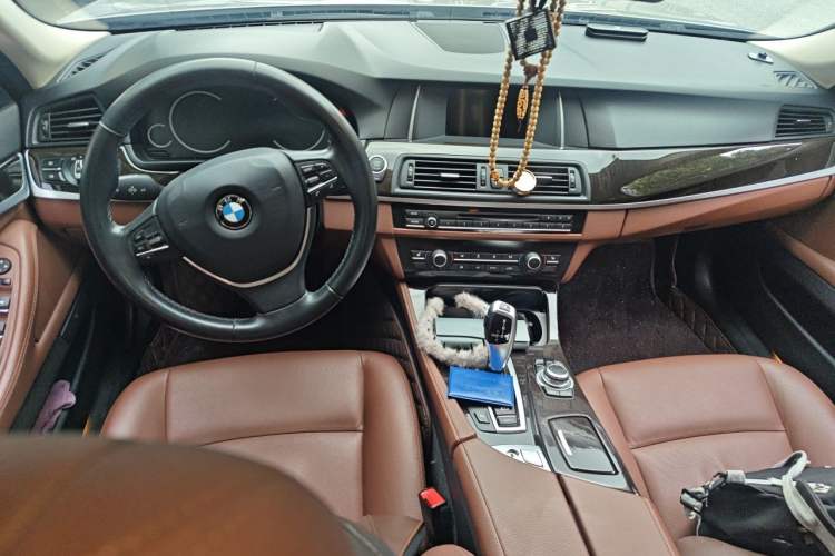Used BMW 5 Series 2017 525Li Leading Model Center Console