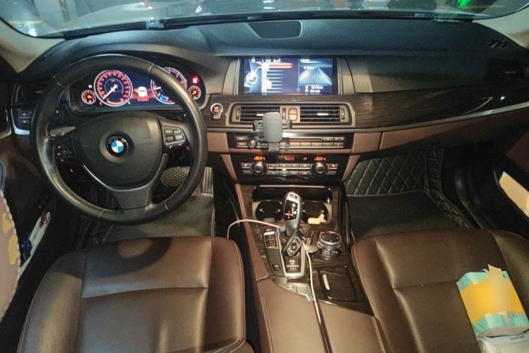 Used BMW 5 Series 2017 525Li Luxury Design Package Center Console