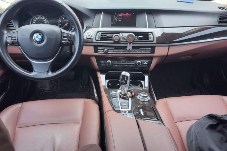 Used BMW 5 Series 2017 525Li Leading Model Center Console
