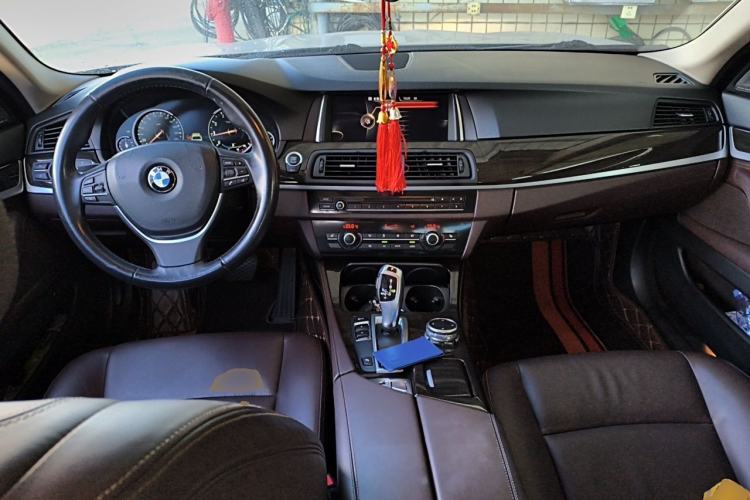 Used BMW 5 Series 2017 525Li Luxury Design Package Center Console