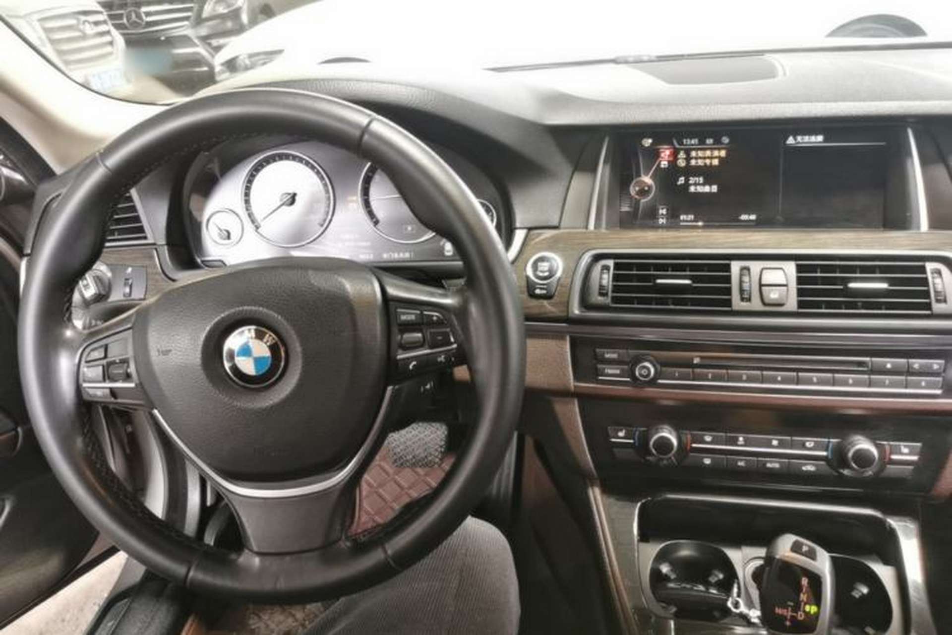 Used BMW 5 Series 2017 525Li Luxury Design Package Center Console