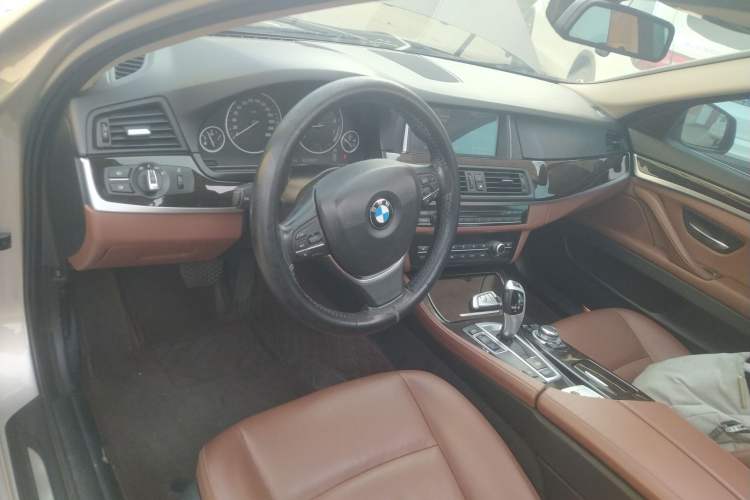 Used BMW 5 Series 2017 525Li Leading Model Center Console