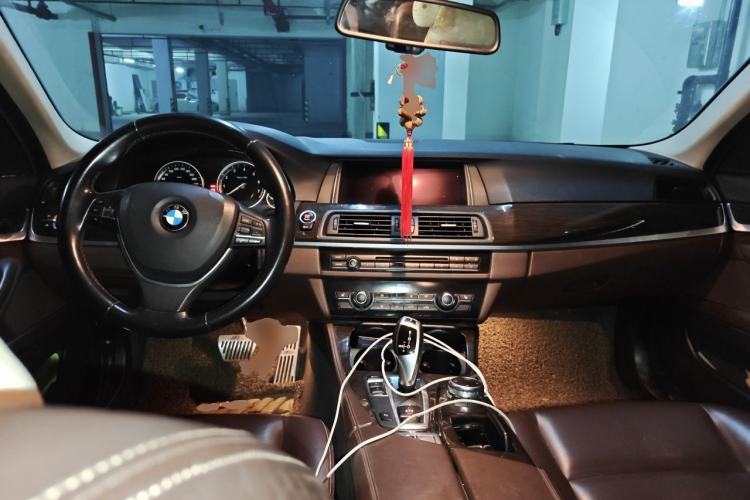 Used BMW 5 Series 2017 525Li Luxury Design Package Center Console