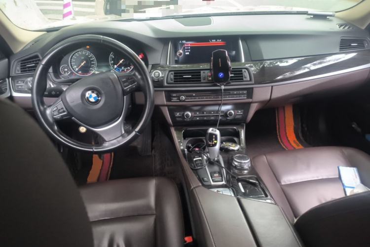 Used BMW 5 Series 2017 525Li Luxury Design Package Center Console